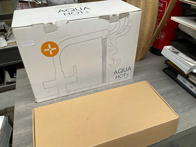 Aqua hot+ 3-in-1 kokendwaterkraan gunmetal met 5 liter boiler en filterset - afbeelding 3 van  17