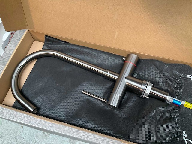 Aqua hot+ 3-in-1 kokendwaterkraan gunmetal met 5 liter boiler en filterset - afbeelding 4 van  17