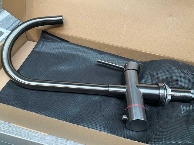 Aqua hot+ 3-in-1 kokendwaterkraan gunmetal met 5 liter boiler en filterset - afbeelding 5 van  17