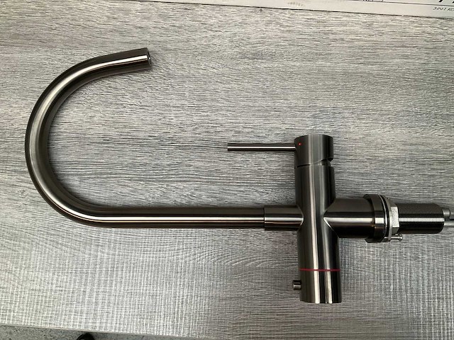 Aqua hot+ 3-in-1 kokendwaterkraan gunmetal met 5 liter boiler en filterset - afbeelding 7 van  17