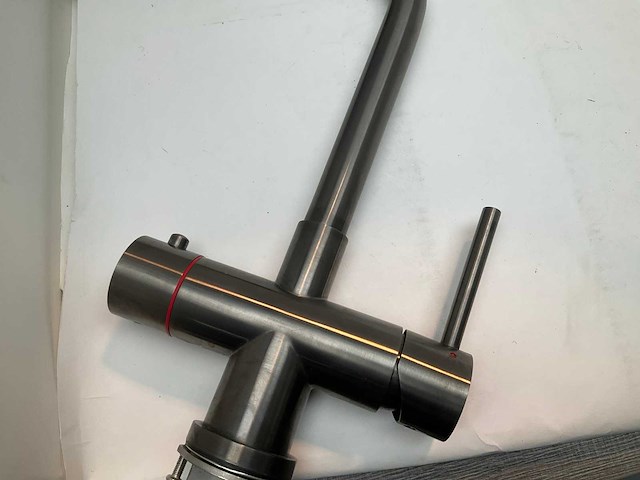 Aqua hot+ 3-in-1 kokendwaterkraan gunmetal met 5 liter boiler - afbeelding 9 van  9