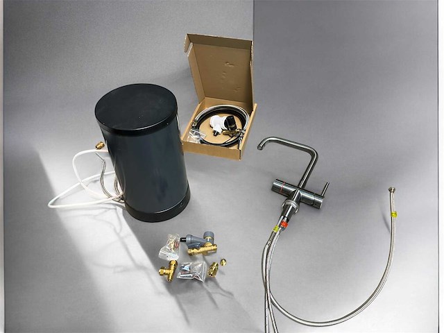 Aqua hot+ 3-in-1 kokendwaterkraan gunmetal met 5 liter boiler - afbeelding 2 van  9