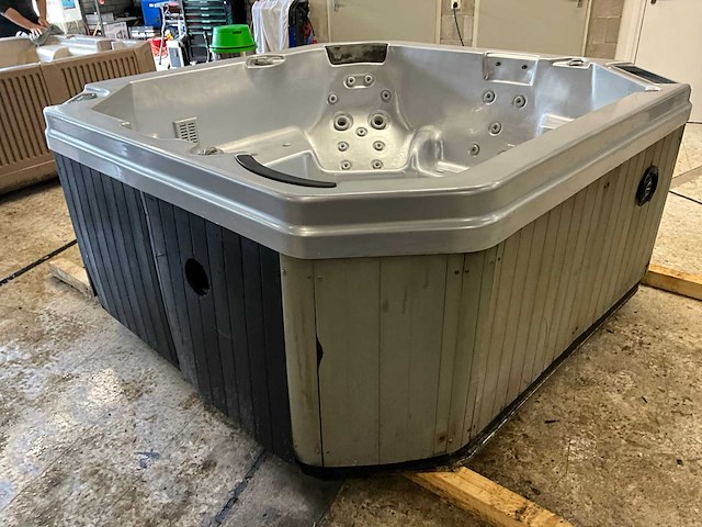 Aqua jacuzzi - afbeelding 11 van  17