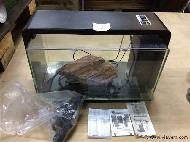 Aquarium + toebehoren werkend - afbeelding 1 van  5