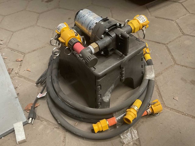 Aquatec ddp 550 demand/delivery pump - afbeelding 1 van  5