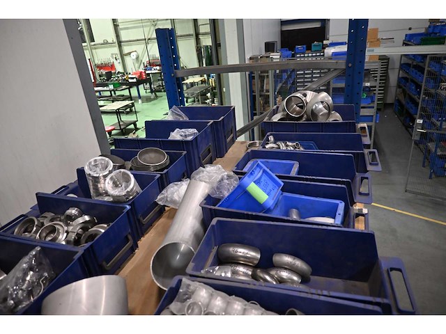 Ar palletstelling inclusief voorraad (rvs) lasbochten, ssi schäfer magazijnbakken en rvs machine toebehoren - afbeelding 8 van  15