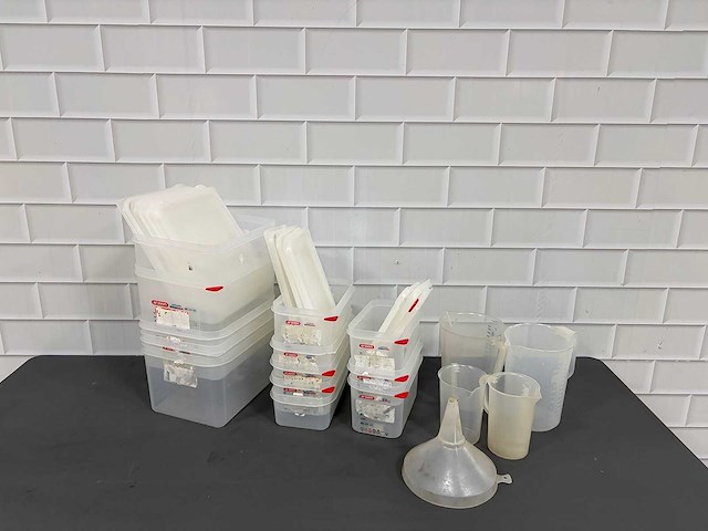 Araven - partij gastronorm food boxen met vulbekers (18x) - afbeelding 1 van  5