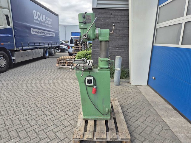 Arboga - em 825 - boor- freesmachine met kruistafel - afbeelding 2 van  13