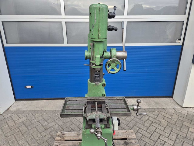 Arboga - em 825 - boor- freesmachine met kruistafel - afbeelding 7 van  13