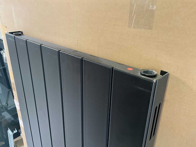 Arbonia decotherm plus designradiator mat zwart 56x180cm - afbeelding 3 van  4