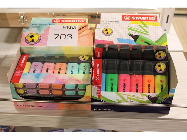 Arceerstiften stabilo in diverse kleuren in twee vollen en twee aangebroken dozen. - afbeelding 1 van  3