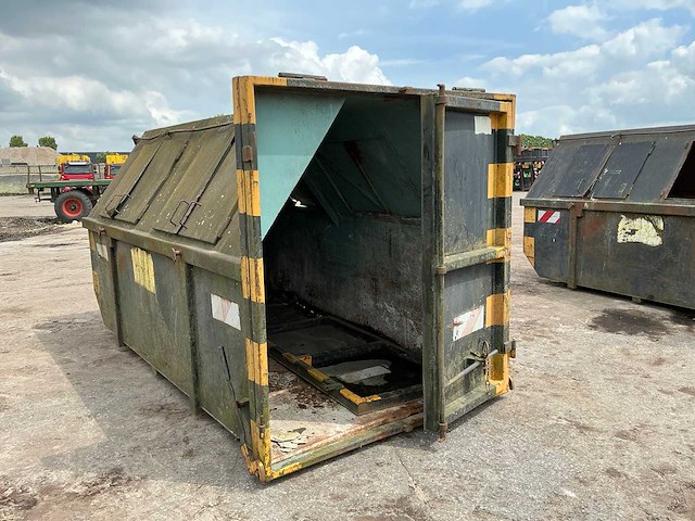 Archief afvalcontainer - afbeelding 4 van  4
