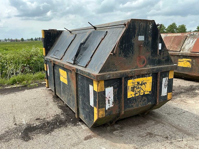 Archief afvalcontainer - afbeelding 2 van  4