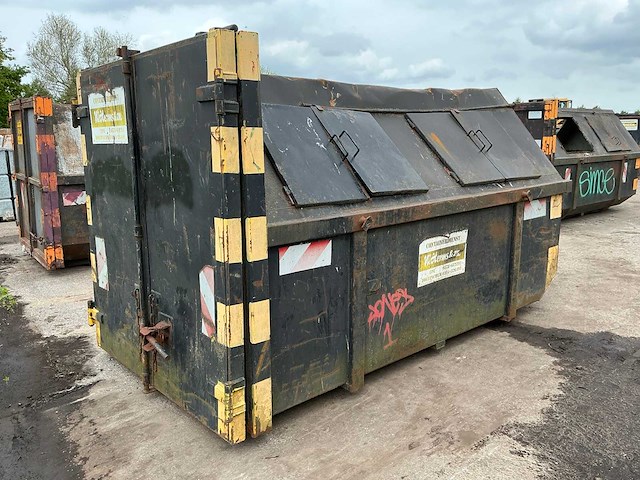 Archief afvalcontainer - afbeelding 3 van  4