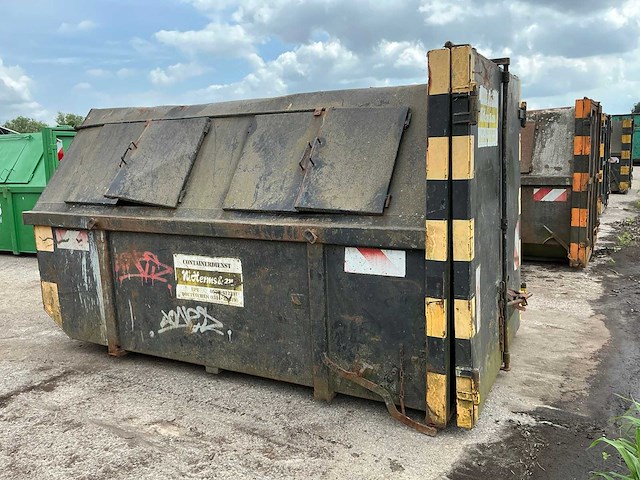 Archief afvalcontainer - afbeelding 4 van  4