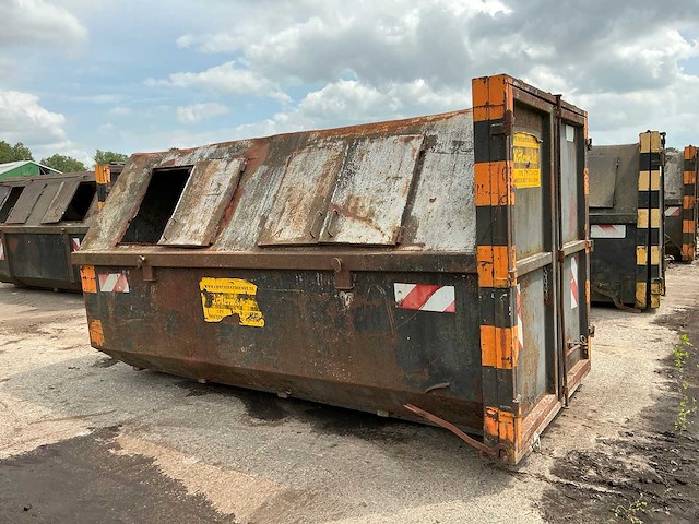 Archief afvalcontainer - afbeelding 4 van  4