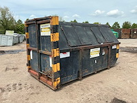 Archief afvalcontainer - afbeelding 3 van  4