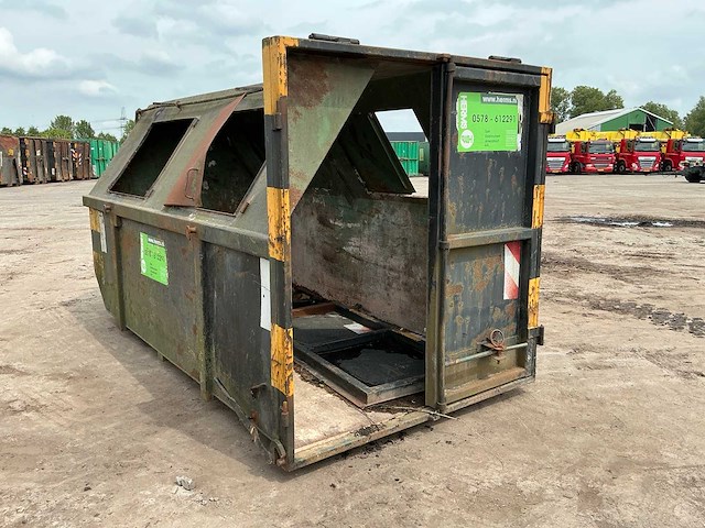 Archief afvalcontainer - afbeelding 4 van  4