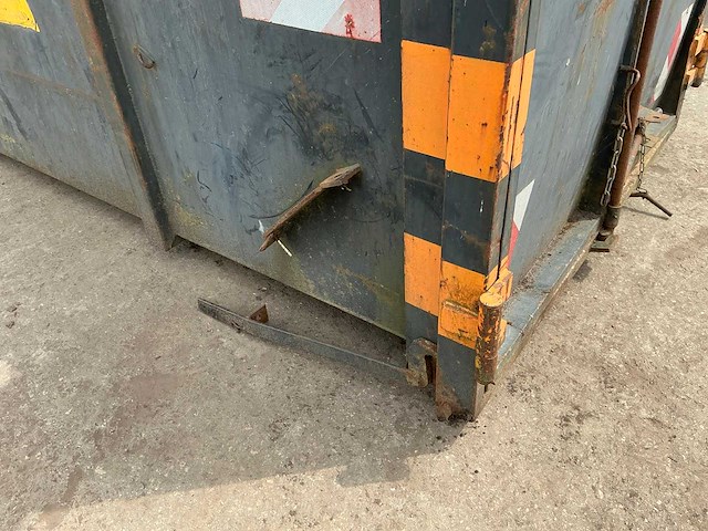 Archief afvalcontainer - afbeelding 5 van  5