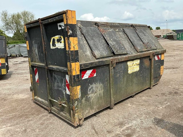 Archief afvalcontainer - afbeelding 3 van  4