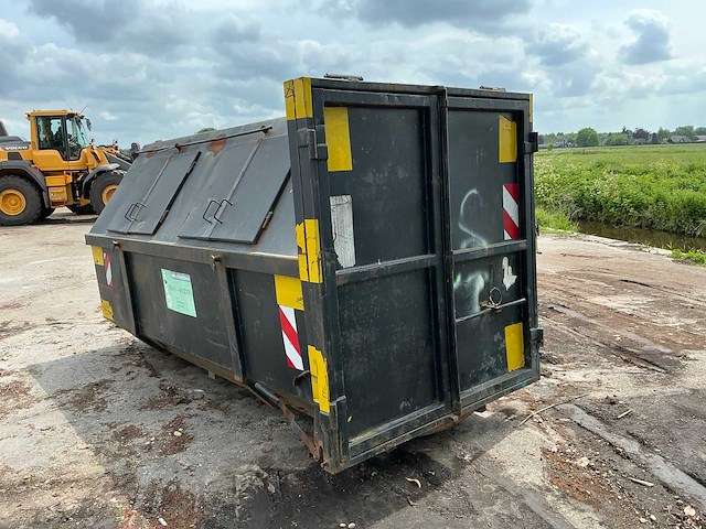 Archief afvalcontainer - afbeelding 4 van  4