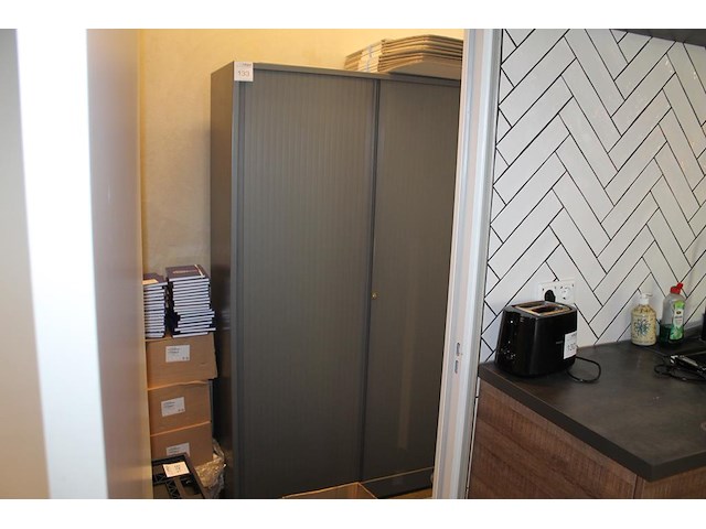 Archiefkast ahrend met 2 roldeuren. afmeting 120 x 45 x 195 cm. let op: exclusief inhoud. - afbeelding 1 van  3