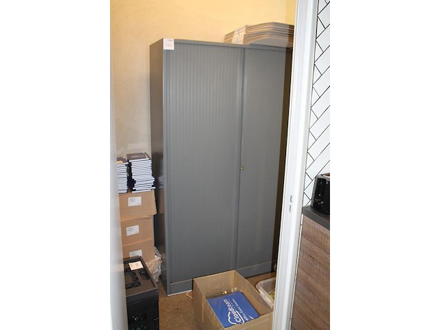 Archiefkast ahrend met 2 roldeuren. afmeting 120 x 45 x 195 cm. let op: exclusief inhoud. - afbeelding 2 van  3