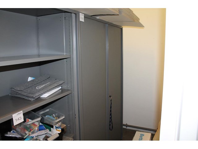 Archiefkast ahrend met 2 roldeuren. afmeting 120 x 45 x 195 cm. sleutel aanwezig. let op: exclusief inhoud. - afbeelding 1 van  3
