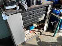 Archiefkast en tafel met inhoud - afbeelding 2 van  2