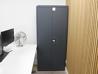 Archiefkast met 2 deuren. sleutels aanwezig. afmeting 80 x 38 x 180 cm. - afbeelding 1 van  3