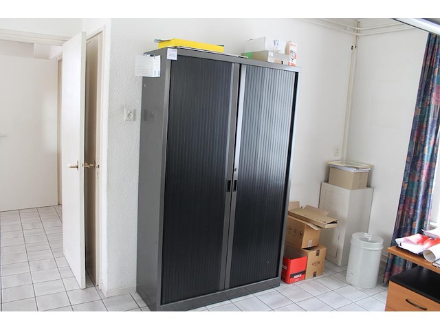 Archiefkast met 2 roldeuren. afmeting 120 x 45 x 198 cm. let op: exclusief inhoud. - afbeelding 1 van  3