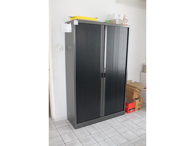 Archiefkast met 2 roldeuren. afmeting 120 x 45 x 198 cm. let op: exclusief inhoud. - afbeelding 2 van  3