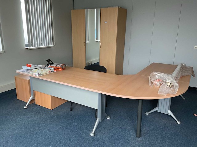 Archiefkast met bureau - afbeelding 1 van  8