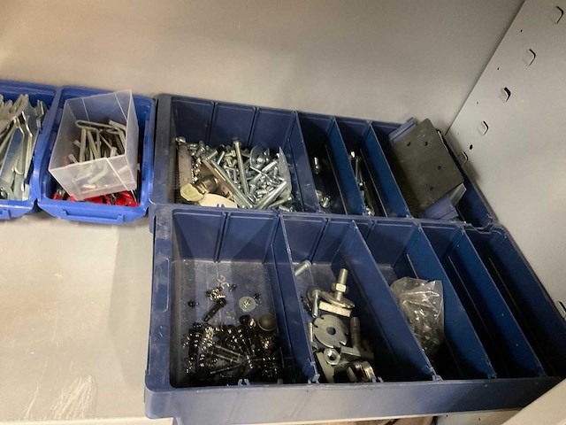 Archiefkast met diverse gereedschap - afbeelding 6 van  6