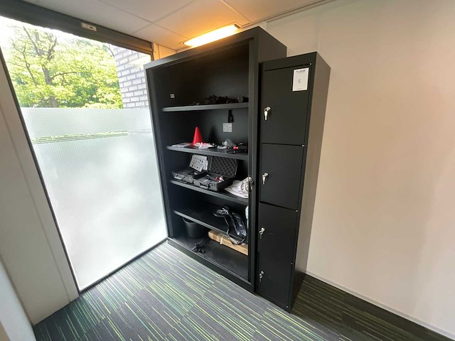 Archiefkast met inhoud - afbeelding 1 van  7