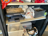 Archiefkast met inhoud - afbeelding 1 van  2