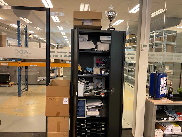 Archiefkast met kantoorgerief - afbeelding 1 van  11