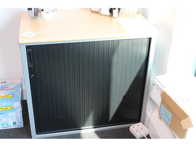 Archiefkast met roldeur. afmeting 81 x 50 x 75 cm. - afbeelding 1 van  1