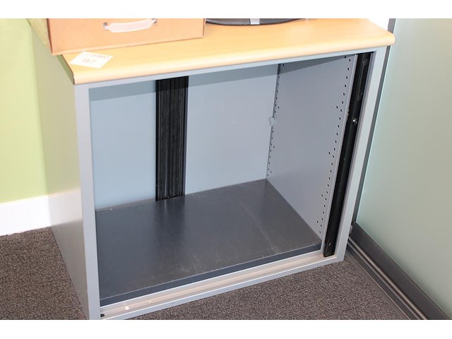 Archiefkast met roldeur. afmeting 81 x 50 x 75 cm. - afbeelding 2 van  2