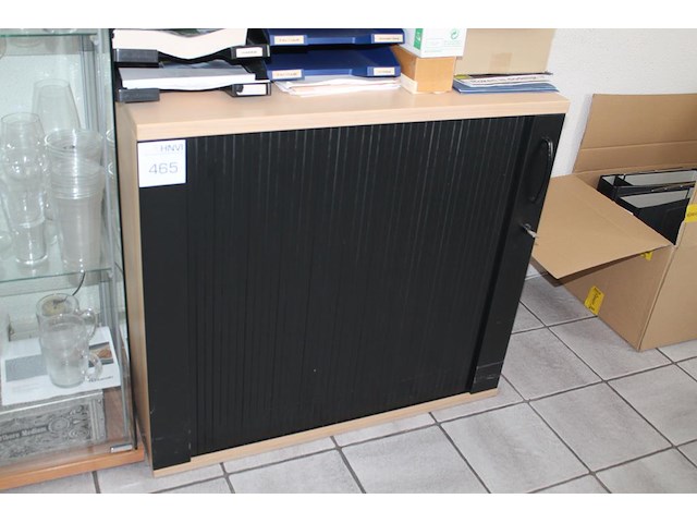 Archiefkast met roldeur. sleutel aanwezig. afmeting 80 x 45 x 75 cm. let op: exclusief inhoud. - afbeelding 1 van  2