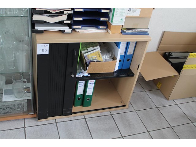 Archiefkast met roldeur. sleutel aanwezig. afmeting 80 x 45 x 75 cm. let op: exclusief inhoud. - afbeelding 2 van  2