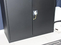 Archiefkast met twee deuren. afmeting 92 x 42 x 100 cm. sleutels aanwezig. - afbeelding 2 van  2
