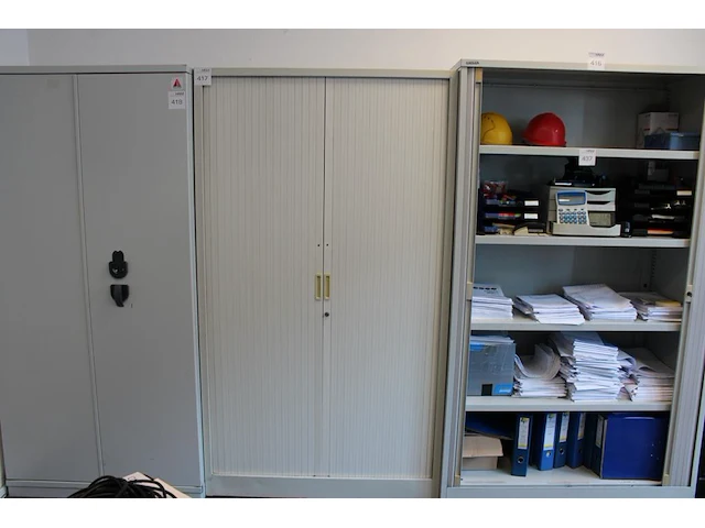Archiefkast met twee roldeuren , afm. 110 x 45 x 194 cm. - afbeelding 1 van  3