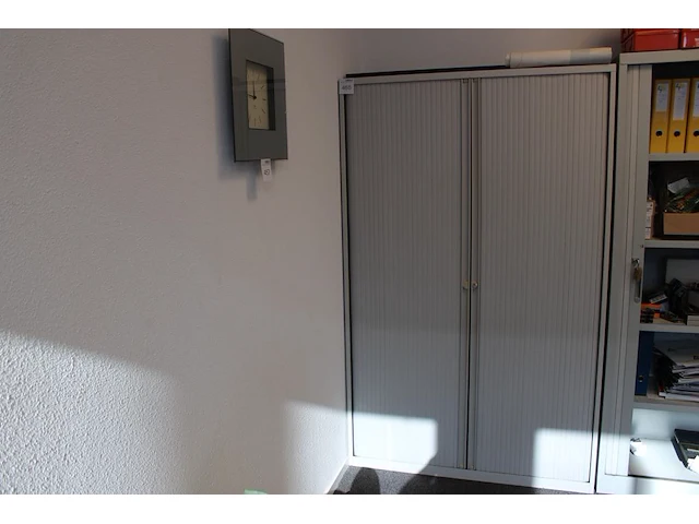 Archiefkast met twee roldeuren, afm. 120 x 48 x 194 cm. - afbeelding 1 van  3