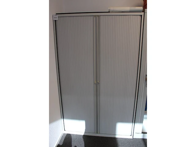 Archiefkast met twee roldeuren, afm. 120 x 48 x 194 cm. - afbeelding 2 van  3