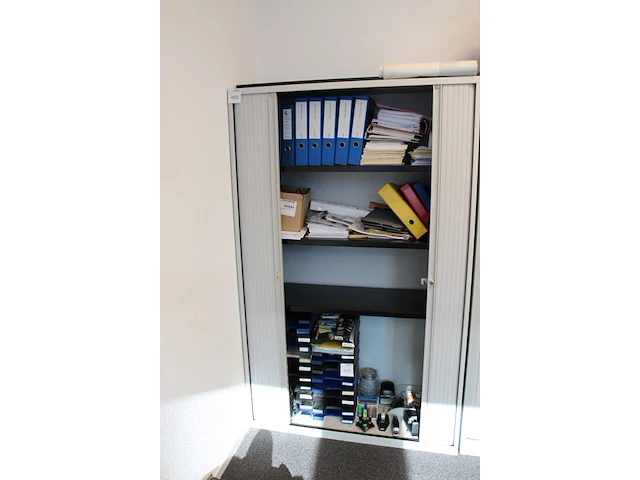 Archiefkast met twee roldeuren, afm. 120 x 48 x 194 cm. - afbeelding 3 van  3