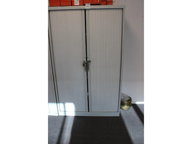 Archiefkast met twee roldeuren, afm. 120 x 48 x 198 cm. - afbeelding 2 van  3