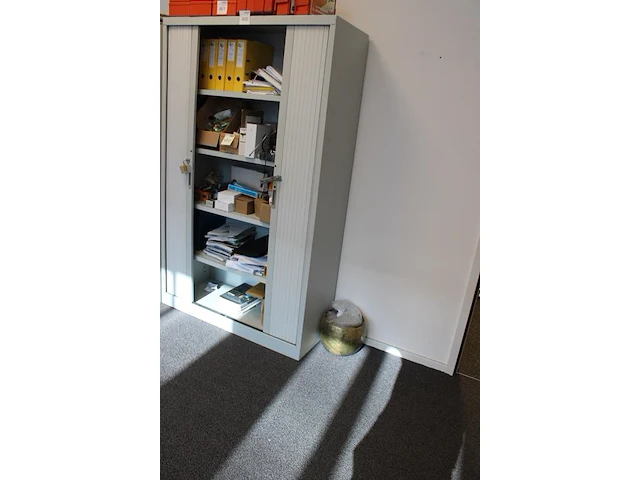 Archiefkast met twee roldeuren, afm. 120 x 48 x 198 cm. - afbeelding 3 van  3