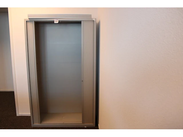 Archiefkast met twee roldeuren. afmeting 120 x 45 cm. hoogte 197 cm - afbeelding 1 van  2