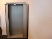 Archiefkast met twee roldeuren. afmeting 120 x 45 cm. hoogte 197 cm